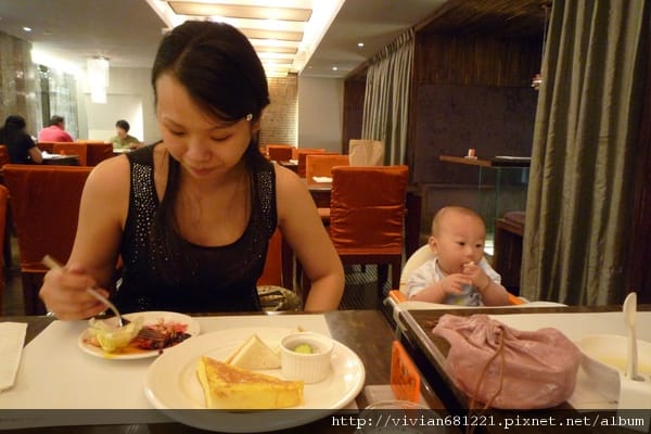 P1070802看暴小子吃的多認真.jpg P1070802看暴小子吃的多認真.jpg