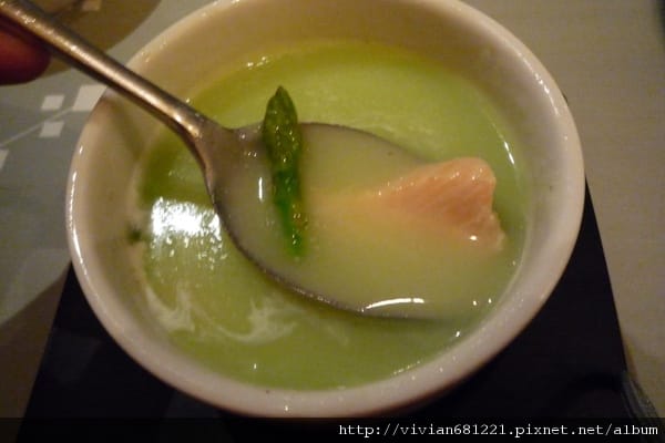 P1110863 綠蘆筍海鮮濃湯1.jpg