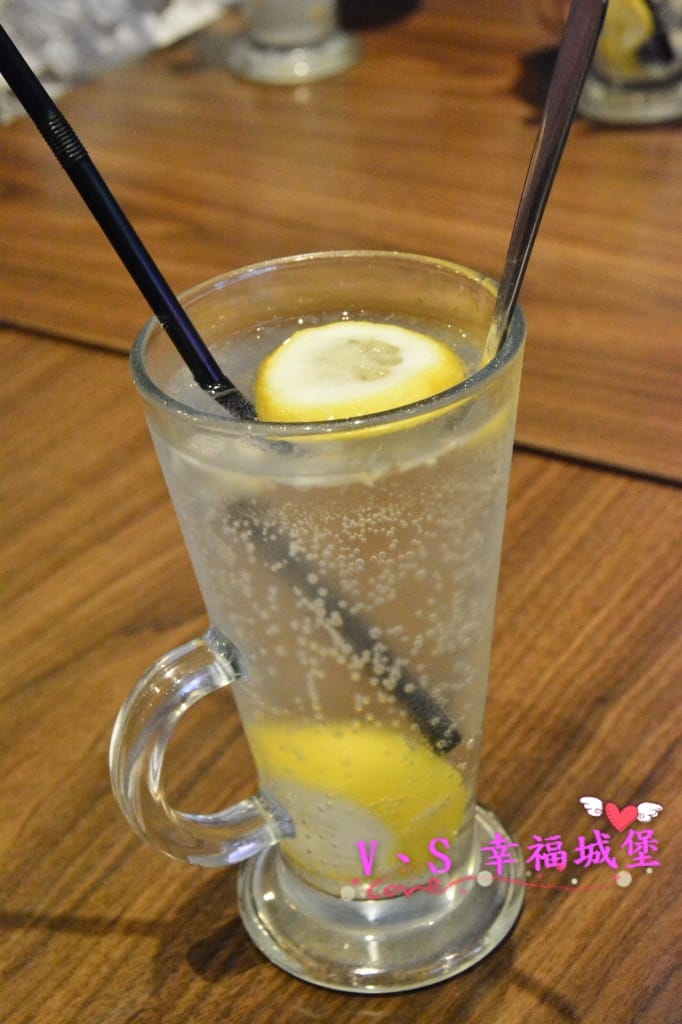 [無菜單。大安區] 徠一咖啡 – 結合了港式美食及相機文化的一間咖啡館