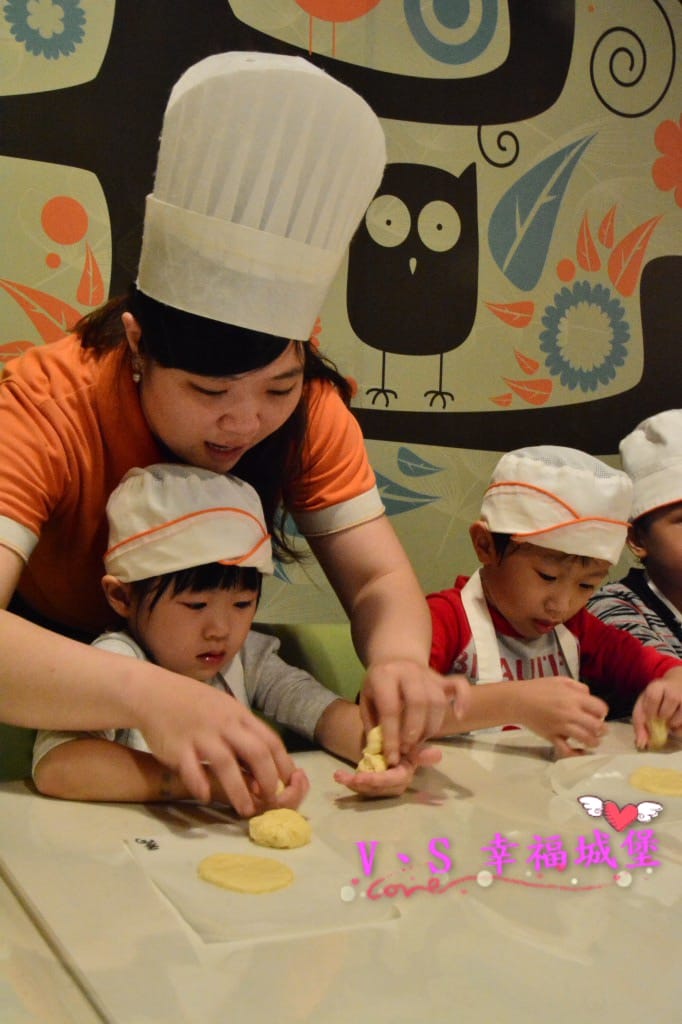 【親子餐廳。板橋】艾瑪親子主題餐廳 - 自助吃到飽、體驗課程