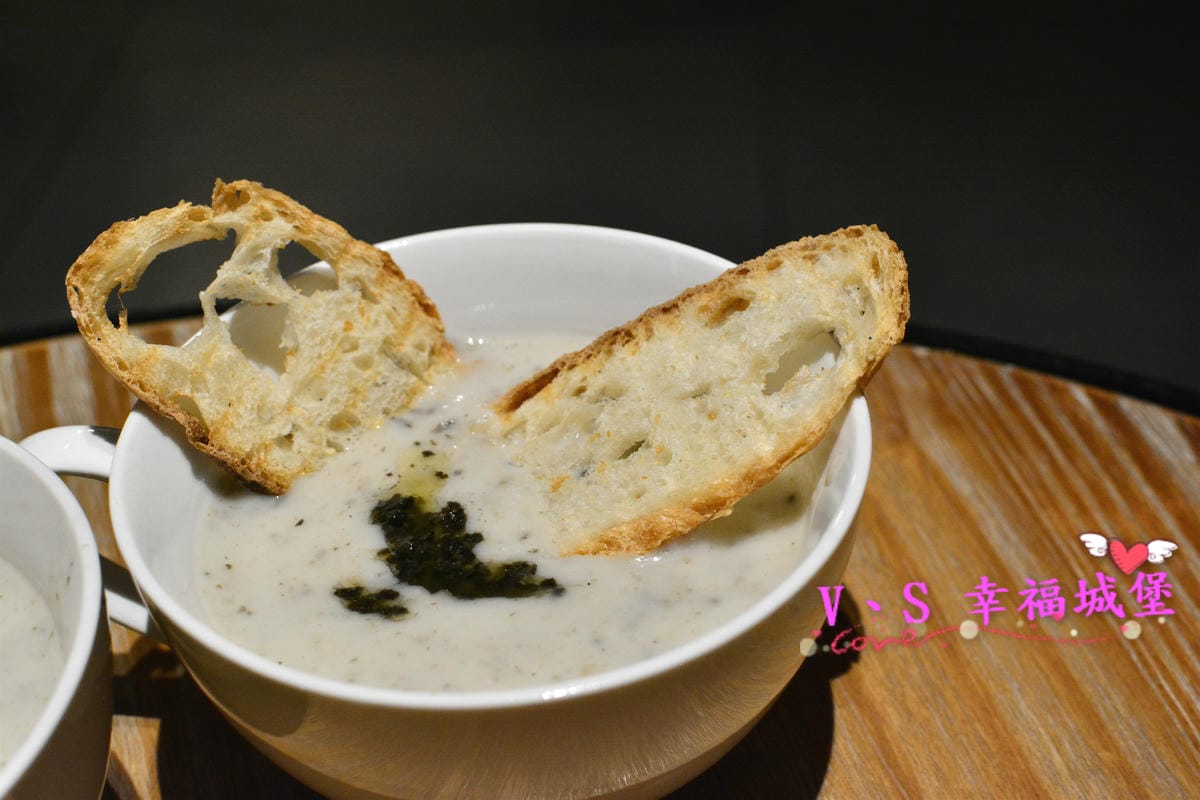 【東區美食】捷運忠孝復興站 C.C.KISS Coffee& 【東區美食】捷運忠孝復興站 C.C.KISS Coffee&