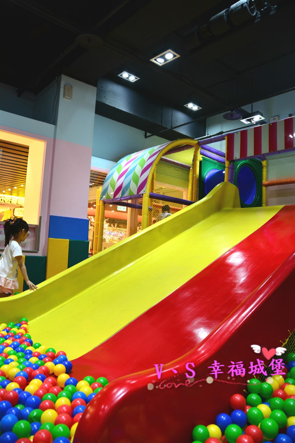【新莊。親子餐廳】Tiger boss義式親子餐廳 – 超大溜滑梯讓小孩盡情玩耍,用心義式料理讓大人悠閒休息,真是大人小孩雙贏的好地方(已歇業) - 第41張圖 【新莊。親子餐廳】Tiger boss義式親子餐廳 - 超大