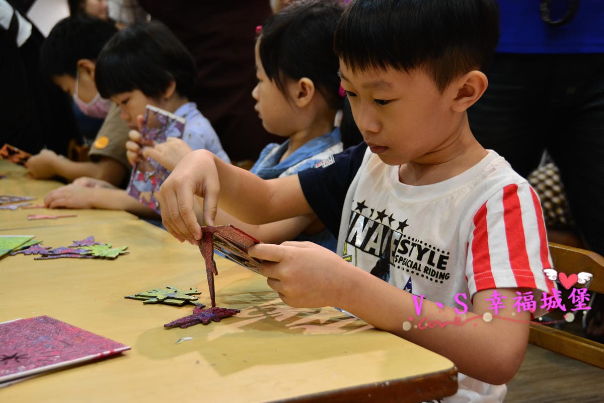 【台北兒童才藝】有種魔術 平面到立體 讓小孩發揮最大的想像力,創造出自己獨一無二的外星人,玩樂於浩瀚無垠的太空世界中