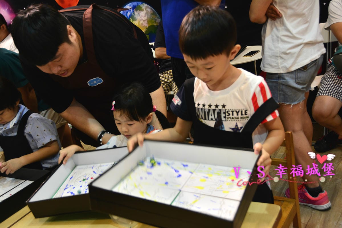 【台北兒童才藝】有種魔術 平面到立體 讓小孩發揮最大的想像力,創造出自己獨一無二的外星人,玩樂於浩瀚無垠的太空世界中