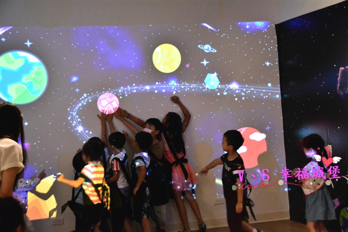 【台北兒童才藝】有種魔術 平面到立體 讓小孩發揮最大的想像力,創造出自己獨一無二的外星人,玩樂於浩瀚無垠的太空世界中