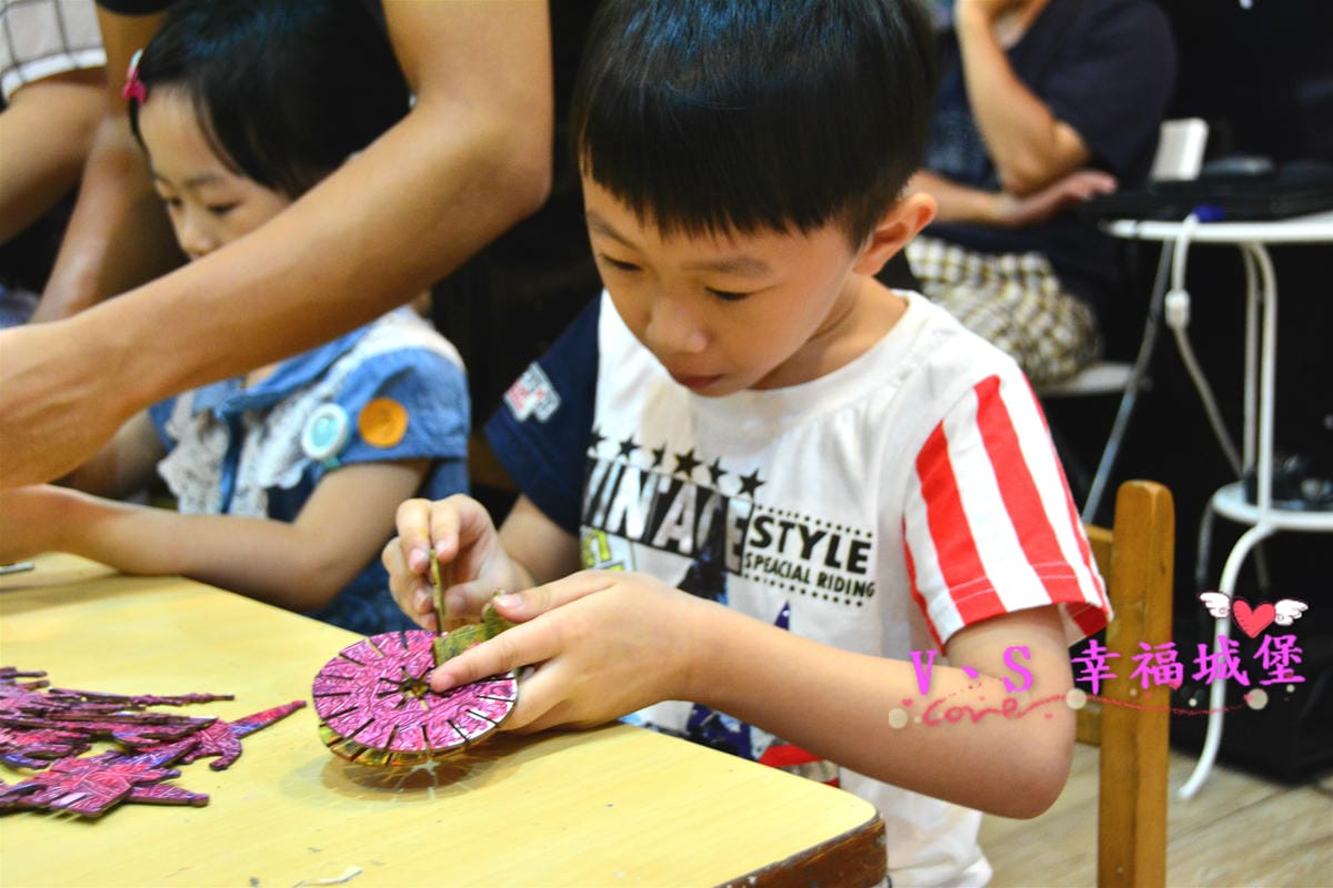 【台北兒童才藝】有種魔術 平面到立體 讓小孩發揮最大的想像力,創造出自己獨一無二的外星人,玩樂於浩瀚無垠的太空世界中