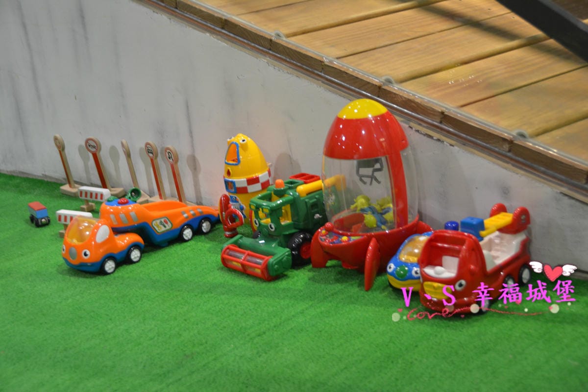 【台中親子主題樂園】凹嗚親子主題園 讓我們在這室內的大公園裡,一起陪精靈王子過個開心的生日派對吧 !!(已歇業) - 第53張圖 【台中親子主題樂園】凹嗚親子主題園 讓我們在這室內的大公