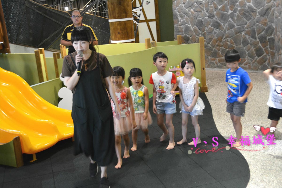 【台中親子主題樂園】凹嗚親子主題園 讓我們在這室內的大公園裡,一起陪精靈王子過個開心的生日派對吧 !!(已歇業) - 第25張圖 【台中親子主題樂園】凹嗚親子主題園 讓我們在這室內的大公