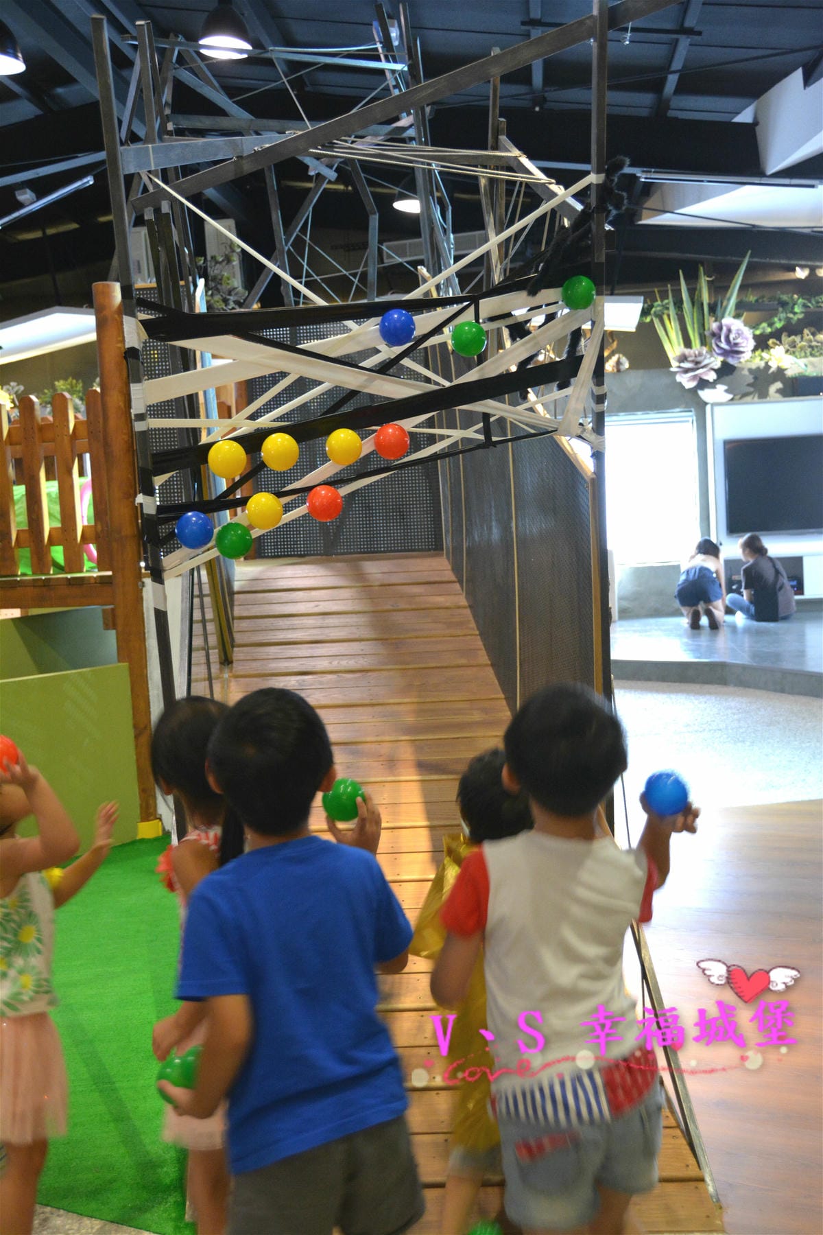 【台中親子主題樂園】凹嗚親子主題園 讓我們在這室內的大公園裡,一起陪精靈王子過個開心的生日派對吧 !!(已歇業) - 第29張圖 【台中親子主題樂園】凹嗚親子主題園 讓我們在這室內的大公