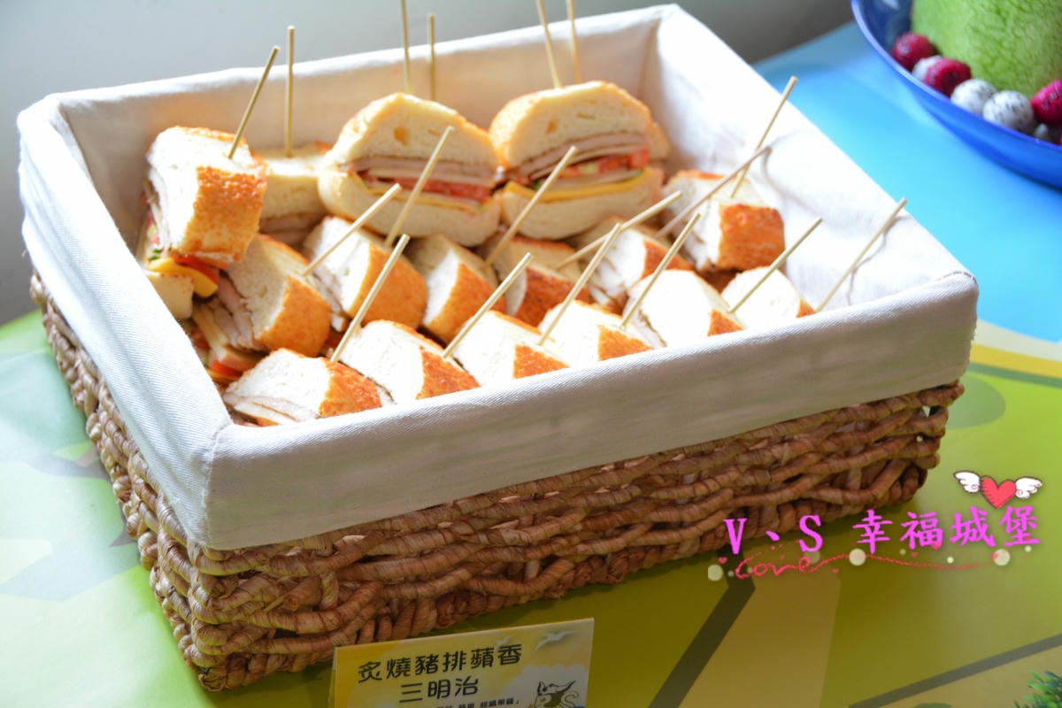 【台中親子主題樂園】凹嗚親子主題園 讓我們在這室內的大公園裡,一起陪精靈王子過個開心的生日派對吧 !!(已歇業) - 第41張圖 【台中親子主題樂園】凹嗚親子主題園 讓我們在這室內的大公