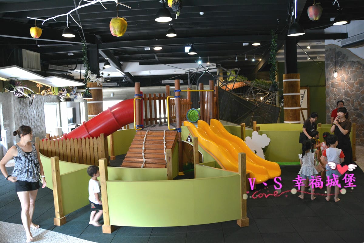 【台中親子主題樂園】凹嗚親子主題園 讓我們在這室內的大公園裡,一起陪精靈王子過個開心的生日派對吧 !!(已歇業) - 第14張圖 【台中親子主題樂園】凹嗚親子主題園 讓我們在這室內的大公