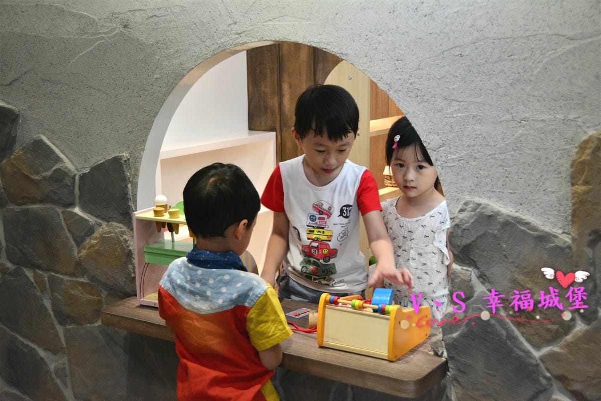 【台中親子主題樂園】凹嗚親子主題園 讓我們在這室內的大公園裡,一起陪精靈王子過個開心的生日派對吧 !!(已歇業) - 第59張圖 【台中親子主題樂園】凹嗚親子主題園 讓我們在這室內的大公