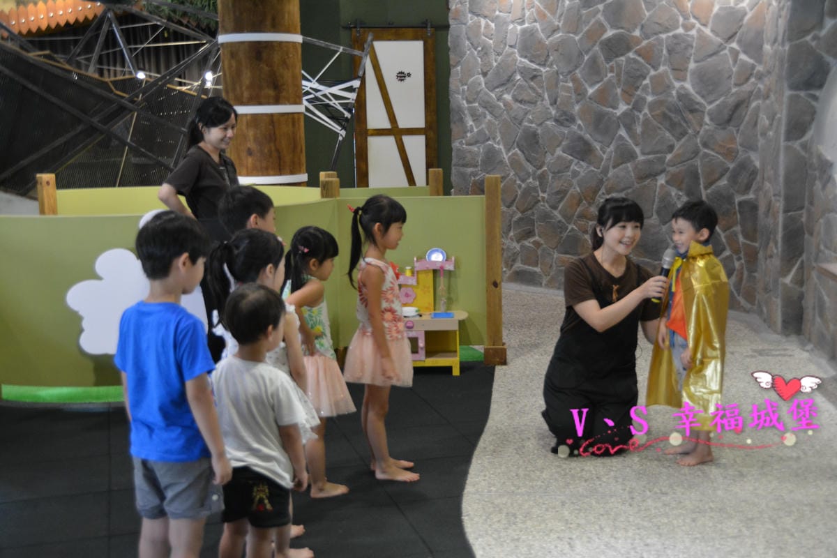 【台中親子主題樂園】凹嗚親子主題園 讓我們在這室內的大公園裡,一起陪精靈王子過個開心的生日派對吧 !!(已歇業) - 第23張圖 【台中親子主題樂園】凹嗚親子主題園 讓我們在這室內的大公