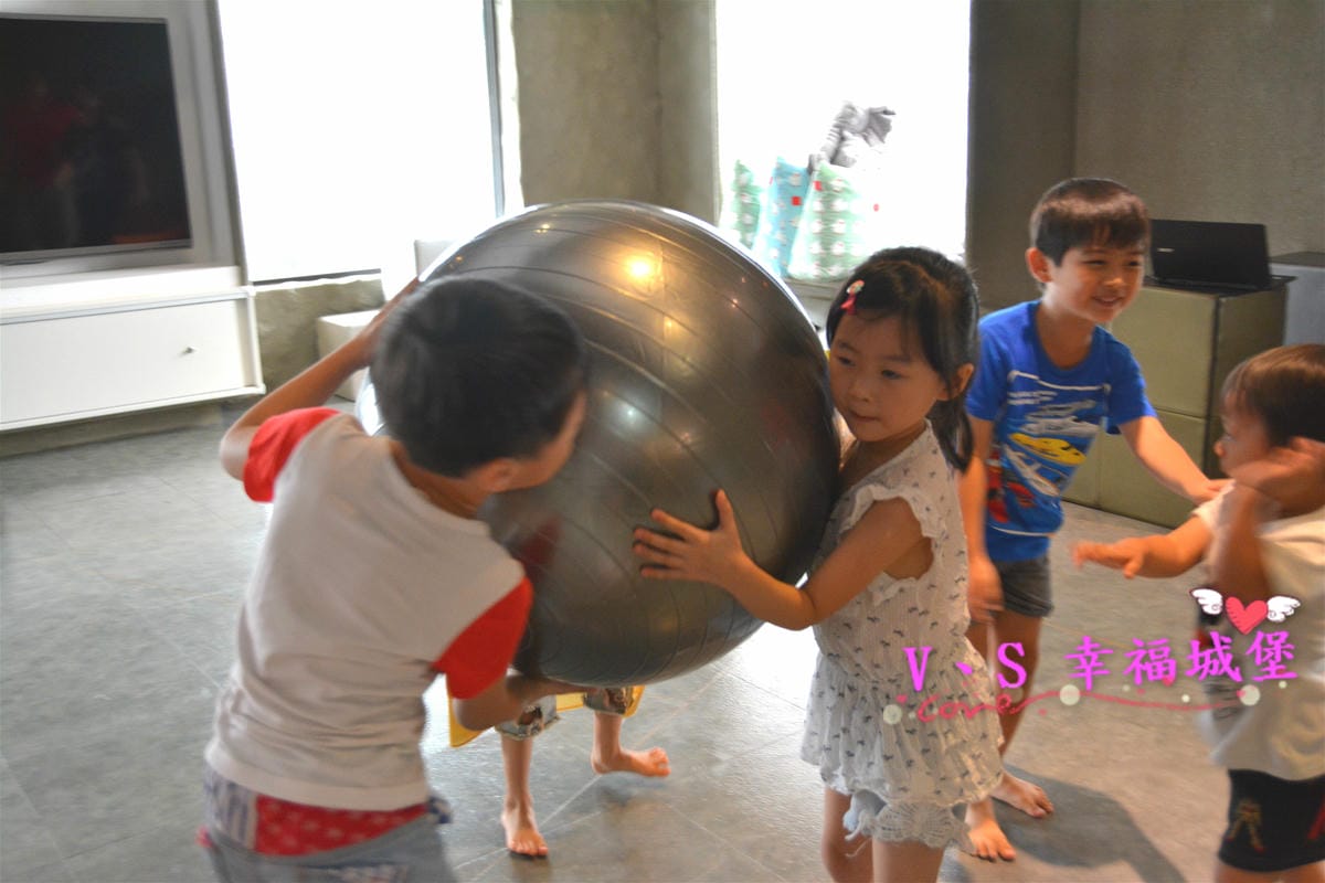 【台中親子主題樂園】凹嗚親子主題園 讓我們在這室內的大公園裡,一起陪精靈王子過個開心的生日派對吧 !!(已歇業) - 第32張圖 【台中親子主題樂園】凹嗚親子主題園 讓我們在這室內的大公