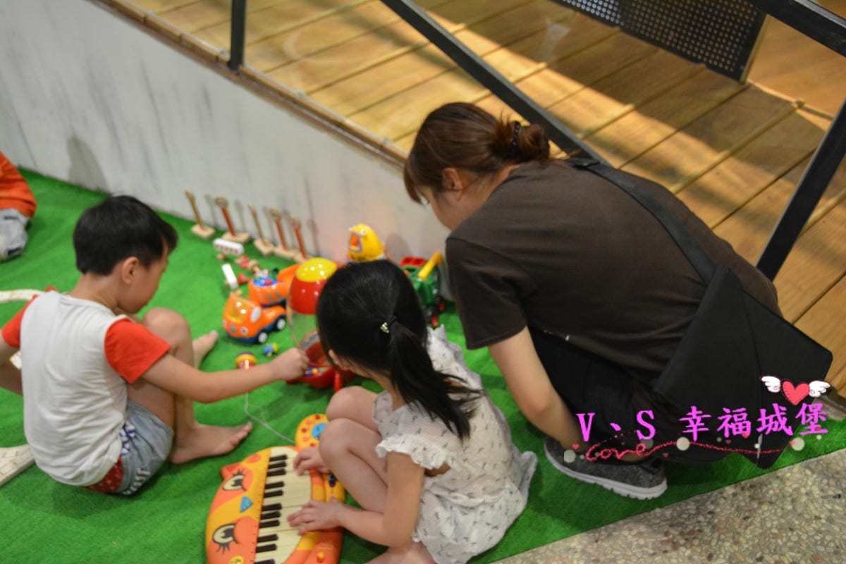 【台中親子主題樂園】凹嗚親子主題園 讓我們在這室內的大公園裡,一起陪精靈王子過個開心的生日派對吧 !!(已歇業) - 第56張圖 【台中親子主題樂園】凹嗚親子主題園 讓我們在這室內的大公