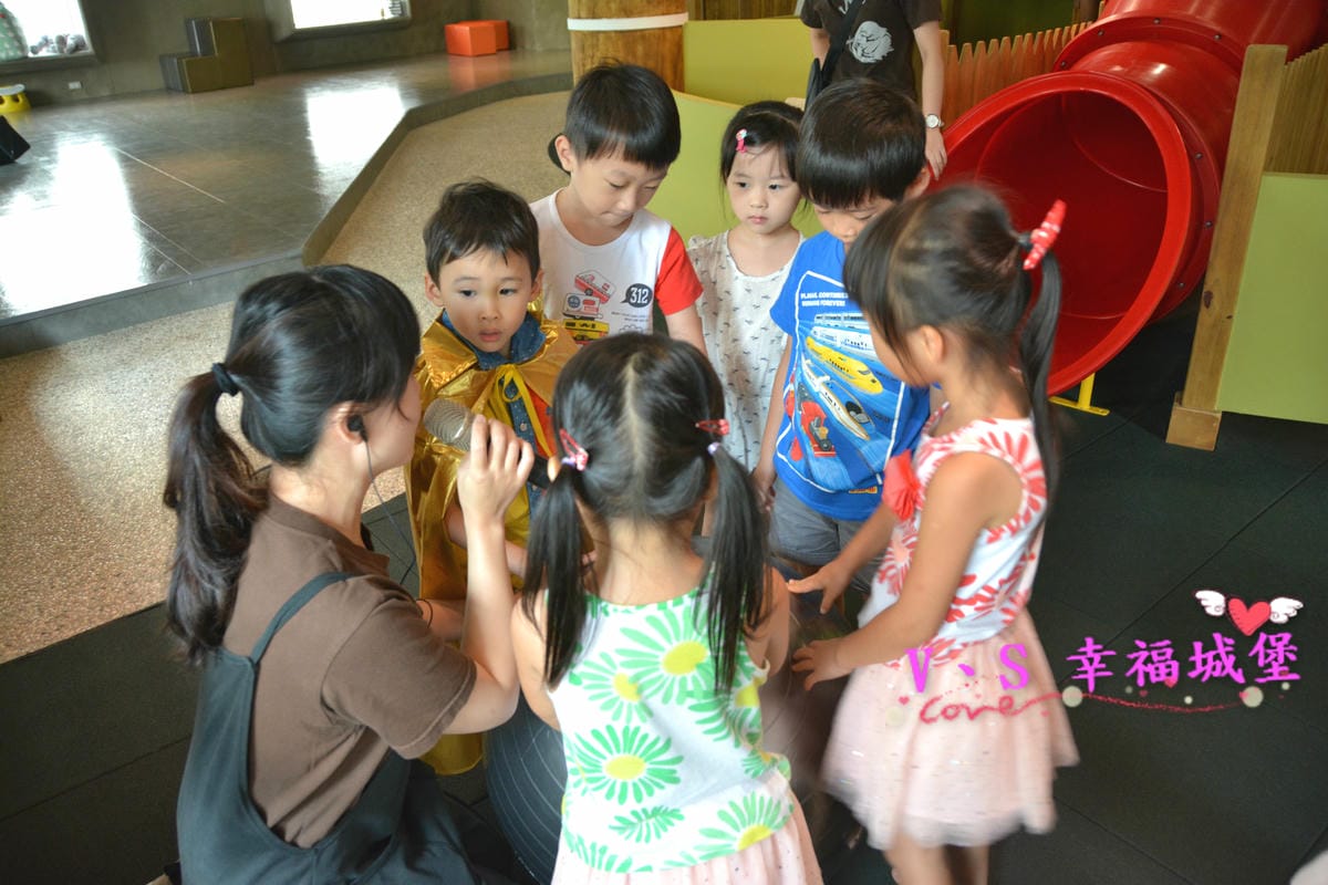 【台中親子主題樂園】凹嗚親子主題園 讓我們在這室內的大公園裡,一起陪精靈王子過個開心的生日派對吧 !!(已歇業) - 第31張圖 【台中親子主題樂園】凹嗚親子主題園 讓我們在這室內的大公
