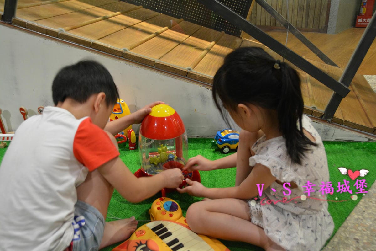 【台中親子主題樂園】凹嗚親子主題園 讓我們在這室內的大公園裡,一起陪精靈王子過個開心的生日派對吧 !!(已歇業) - 第55張圖 【台中親子主題樂園】凹嗚親子主題園 讓我們在這室內的大公