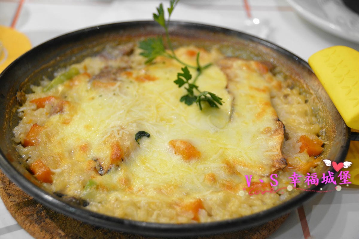 【板橋美食】Howfun 好飯食堂 在板橋也可以吃的到囉 !!! 西班牙鐵鍋飯、TAPAS西班牙小點,讓你不用到西班牙也可以吃到道地美食