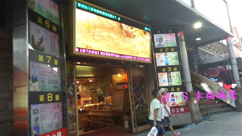 【影城分享】台北內湖 哈拉影城 全台首創響震椅,讓您觀影舒適又能深入其境,跨腳廳 讓你有如在家看電影般一樣的舒適自在。