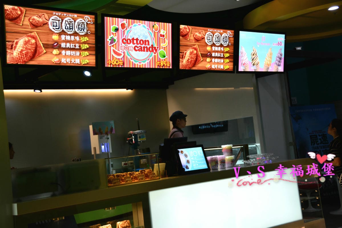 【影城分享】台北內湖 哈拉影城 全台首創響震椅,讓您觀影舒適又能深入其境,跨腳廳 讓你有如在家看電影般一樣的舒適自在。