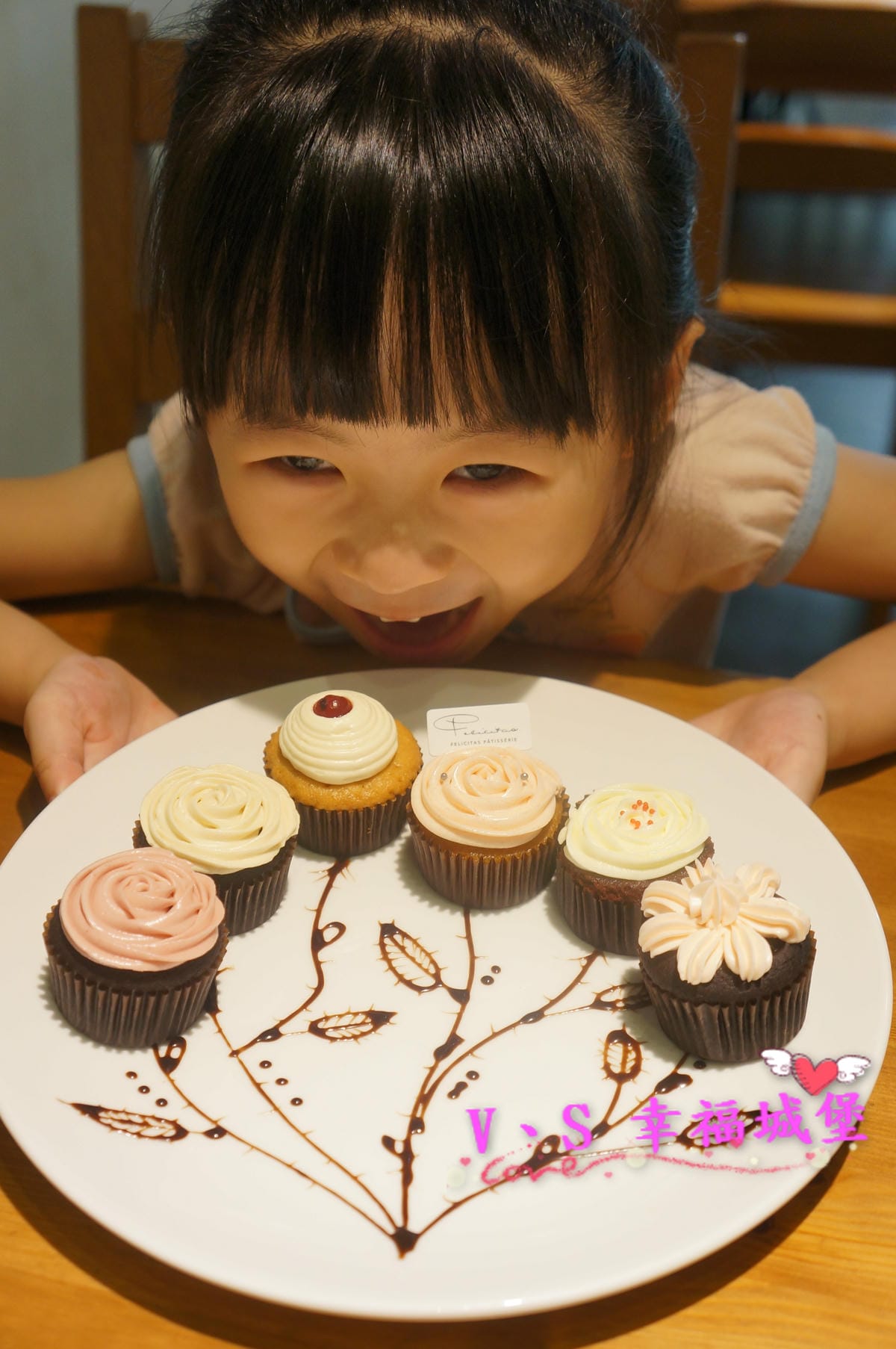 【台北美食】信義區 Felicitas Pâtissérie 甜點專賣 – 純手工打造出 精緻、美麗 的玫瑰花蛋糕,一整個收伏每個少女心 - 第20張圖 【台北美食】信義區 Felicitas Pâtissérie 甜點專賣 – 純手工打造出 精緻、美麗 的玫瑰花蛋糕,一整個收伏每個少女心