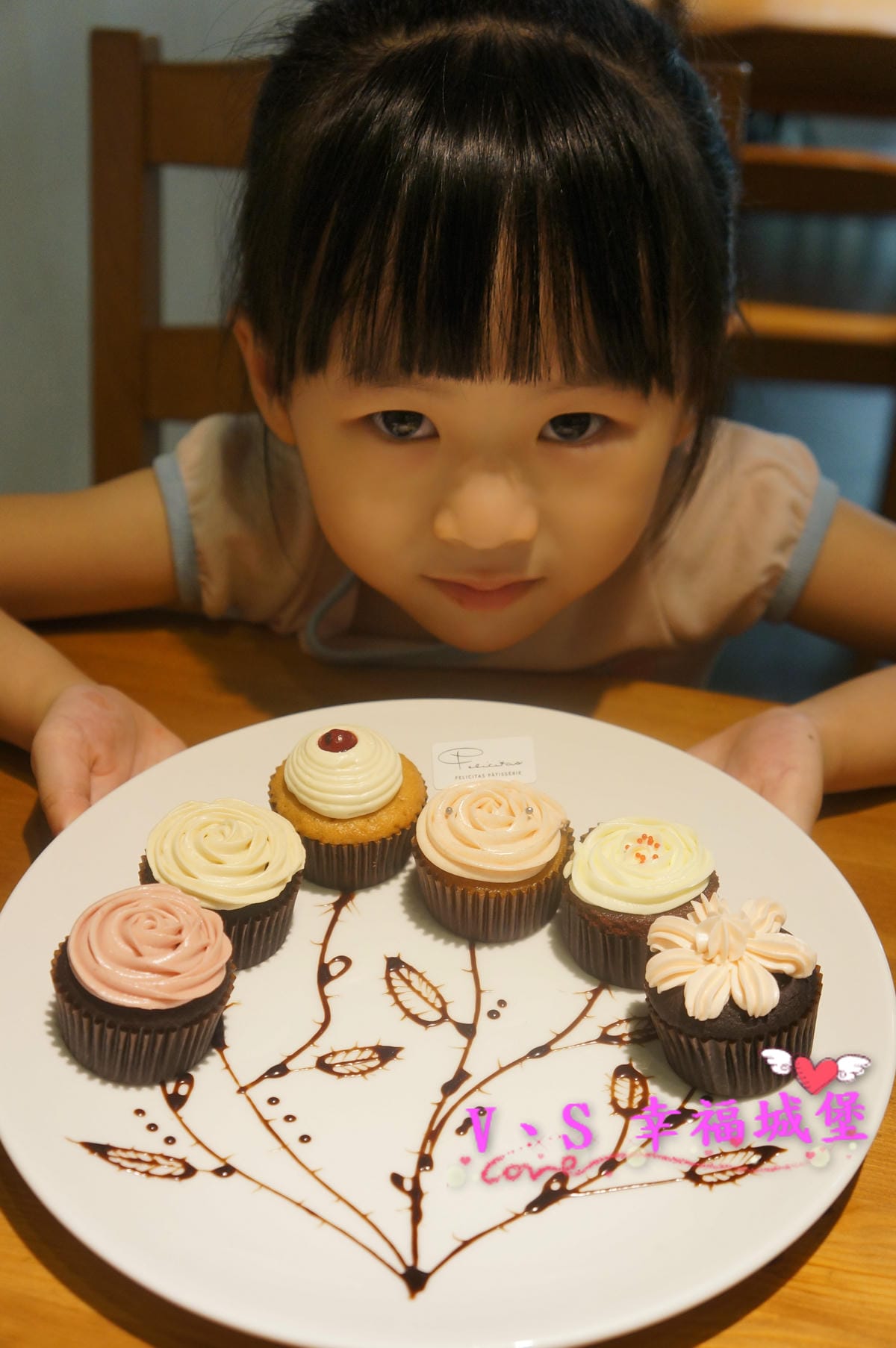 【台北美食】信義區 Felicitas Pâtissérie 甜點專賣 – 純手工打造出 精緻、美麗 的玫瑰花蛋糕,一整個收伏每個少女心 - 第27張圖 【台北美食】信義區 Felicitas Pâtissérie 甜點專賣 – 純手工打造出 精緻、美麗 的玫瑰花蛋糕,一整個收伏每個少女心