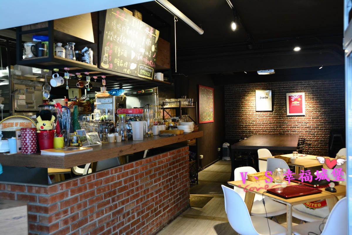 【台北大安區美食】忠孝敦化站 Imp Cafe 有著大螢幕可看球賽的運動餐廳,悠閒環境更是姐妹聚會的好地方 ! - 第4張圖 【台北大安區美食】忠孝敦化站 Imp Cafe 有著大螢幕可看球賽的運動餐廳,悠閒環境更是姐妹聚會的好地方 !