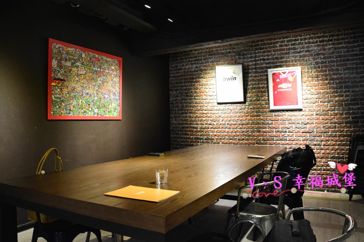 【台北大安區美食】忠孝敦化站 Imp Cafe 有著大螢幕可看球賽的運動餐廳,悠閒環境更是姐妹聚會的好地方 ! - 第5張圖 【台北大安區美食】忠孝敦化站 Imp Cafe 有著大螢幕可看球賽的運動餐廳,悠閒環境更是姐妹聚會的好地方 !