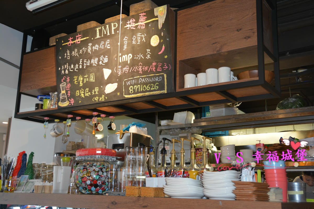 【台北大安區美食】忠孝敦化站 Imp Cafe 有著大螢幕可看球賽的運動餐廳,悠閒環境更是姐妹聚會的好地方 ! - 第10張圖 【台北大安區美食】忠孝敦化站 Imp Cafe 有著大螢幕可看球賽的運動餐廳,悠閒環境更是姐妹聚會的好地方 !