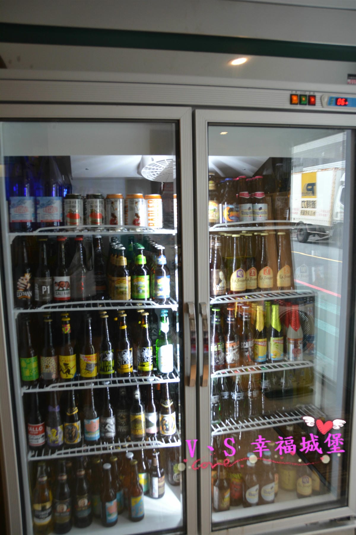 【台北大安區美食】忠孝敦化站 Imp Cafe 有著大螢幕可看球賽的運動餐廳,悠閒環境更是姐妹聚會的好地方 ! - 第12張圖 【台北大安區美食】忠孝敦化站 Imp Cafe 有著大螢幕可看球賽的運動餐廳,悠閒環境更是姐妹聚會的好地方 !