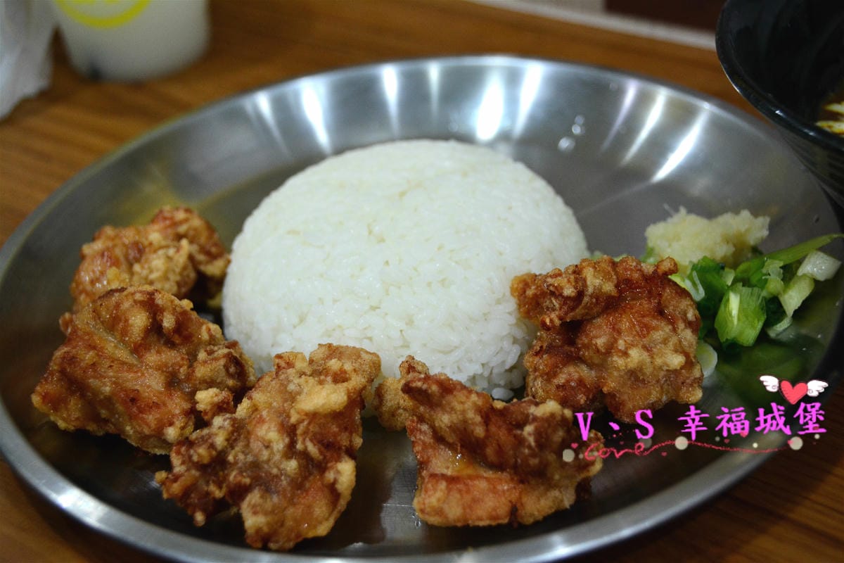 【台北美食】忠孝新生站 本家台灣咖哩 光華店 – 台灣肉燥 日本咖哩 擦撞出台日混合創意新吃法,巨無霸咖哩飯等待大胃王來挑戰。。 - 第17張圖 【台北美食】忠孝新生站 本家台灣咖哩 光華店 – 台灣肉燥 日本咖哩 擦撞出台日混合創意新吃法,巨無霸咖哩飯等待大胃王來挑戰。。