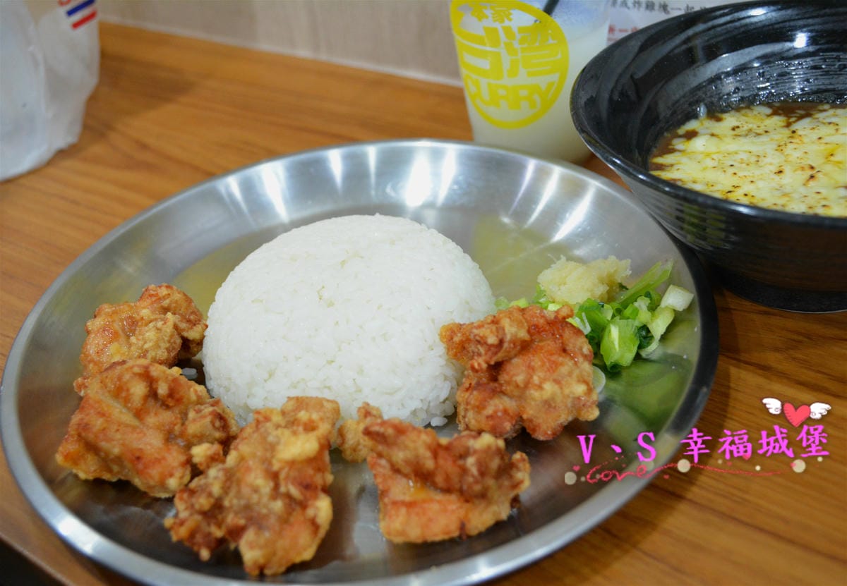 【台北美食】忠孝新生站 本家台灣咖哩 光華店 – 台灣肉燥 日本咖哩 擦撞出台日混合創意新吃法,巨無霸咖哩飯等待大胃王來挑戰。。 - 第16張圖 【台北美食】忠孝新生站 本家台灣咖哩 光華店 – 台灣肉燥 日本咖哩 擦撞出台日混合創意新吃法,巨無霸咖哩飯等待大胃王來挑戰。。