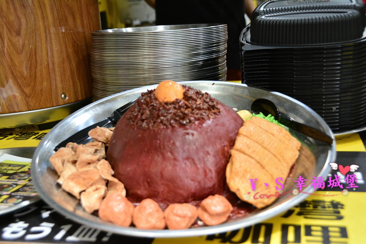 【台北美食】忠孝新生站 本家台灣咖哩 光華店 – 台灣肉燥 日本咖哩 擦撞出台日混合創意新吃法,巨無霸咖哩飯等待大胃王來挑戰。。 - 第3張圖 【台北美食】忠孝新生站 本家台灣咖哩 光華店 – 台灣肉燥 日本咖哩 擦撞出台日混合創意新吃法,巨無霸咖哩飯等待大胃王來挑戰。。