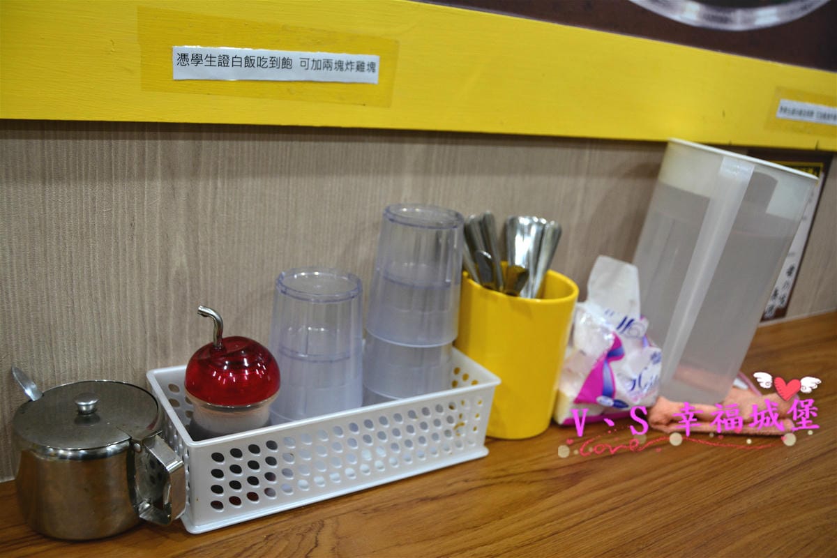 【台北美食】忠孝新生站 本家台灣咖哩 光華店 – 台灣肉燥 日本咖哩 擦撞出台日混合創意新吃法,巨無霸咖哩飯等待大胃王來挑戰。。 - 第9張圖 【台北美食】忠孝新生站 本家台灣咖哩 光華店 – 台灣肉燥 日本咖哩 擦撞出台日混合創意新吃法,巨無霸咖哩飯等待大胃王來挑戰。。