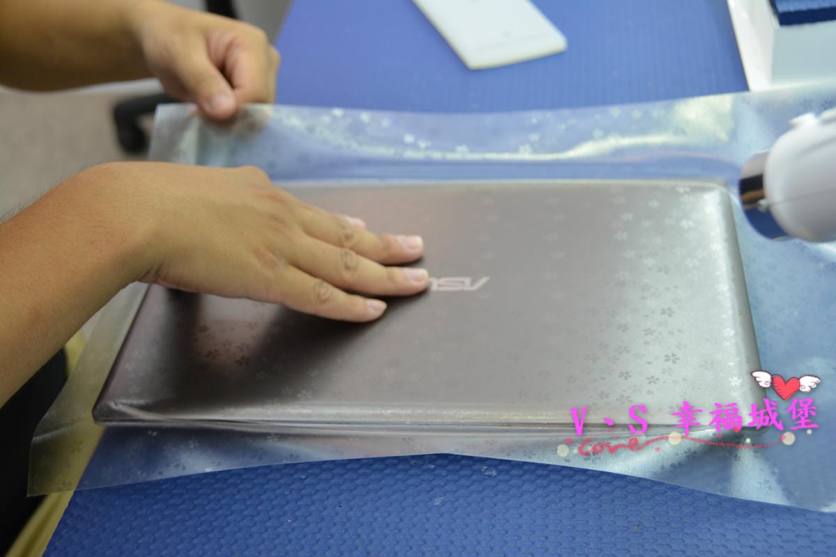 【筆電包膜分享】公館手機包膜 研膜工業 專業細心包膜,讓我的筆電多了一份低調奢華美,不再擔心髒汙、刮痕上筆電身 - 第23張圖 【筆電包膜分享】公館手機包膜 研膜工業 專業細心包膜,讓我的筆電多了一份低調奢華美,不再擔心髒汙、刮痕上筆電身