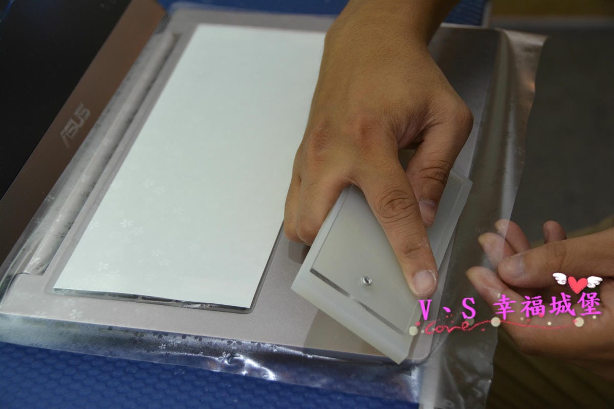 【筆電包膜分享】公館手機包膜 研膜工業 專業細心包膜,讓我的筆電多了一份低調奢華美,不再擔心髒汙、刮痕上筆電身 - 第32張圖 【筆電包膜分享】公館手機包膜 研膜工業 專業細心包膜,讓我的筆電多了一份低調奢華美,不再擔心髒汙、刮痕上筆電身