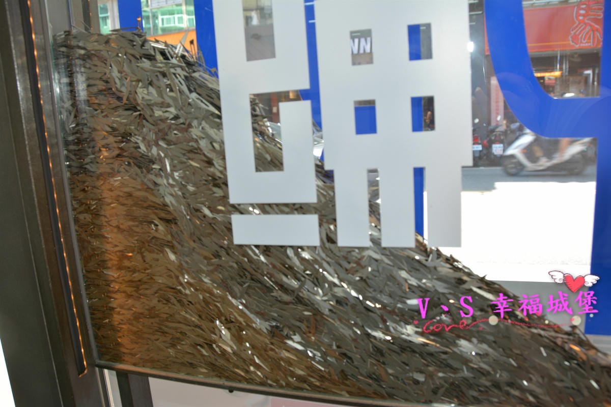 【筆電包膜分享】公館手機包膜 研膜工業 專業細心包膜,讓我的筆電多了一份低調奢華美,不再擔心髒汙、刮痕上筆電身 - 第11張圖 【筆電包膜分享】公館手機包膜 研膜工業 專業細心包膜,讓我的筆電多了一份低調奢華美,不再擔心髒汙、刮痕上筆電身