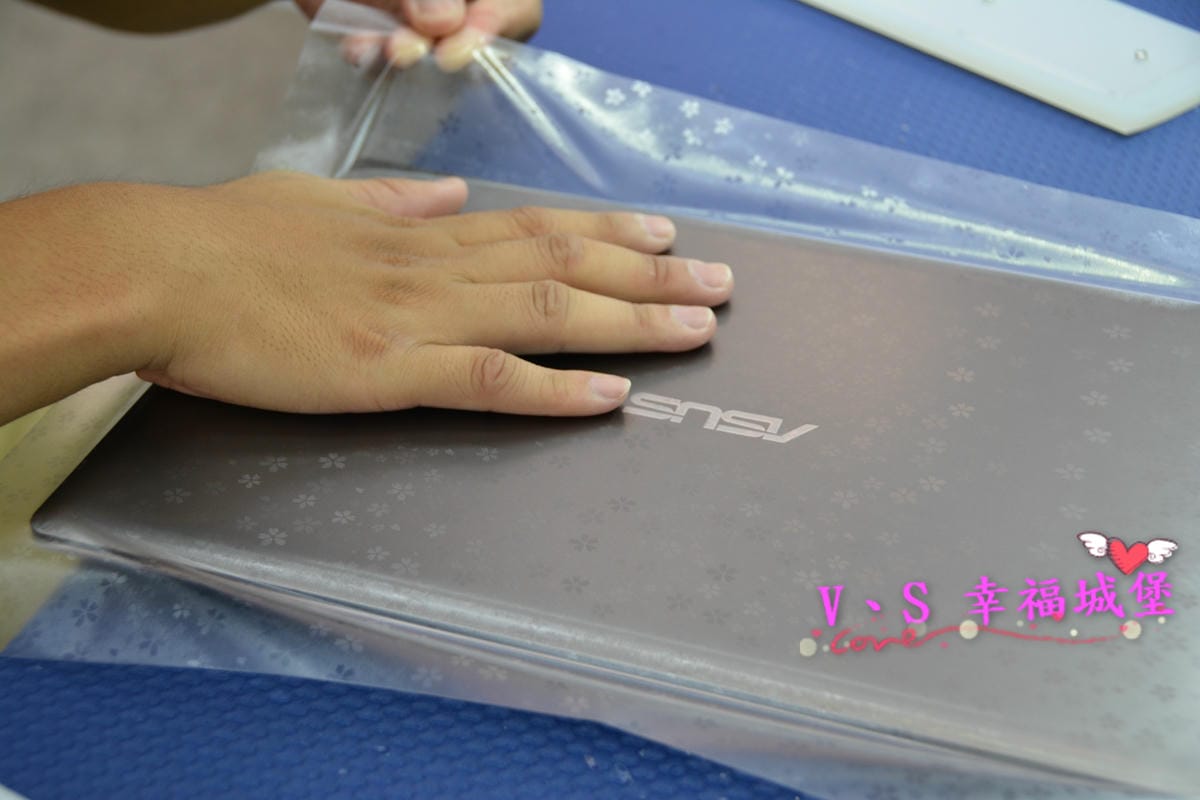 【筆電包膜分享】公館手機包膜 研膜工業 專業細心包膜,讓我的筆電多了一份低調奢華美,不再擔心髒汙、刮痕上筆電身 - 第24張圖 【筆電包膜分享】公館手機包膜 研膜工業 專業細心包膜,讓我的筆電多了一份低調奢華美,不再擔心髒汙、刮痕上筆電身