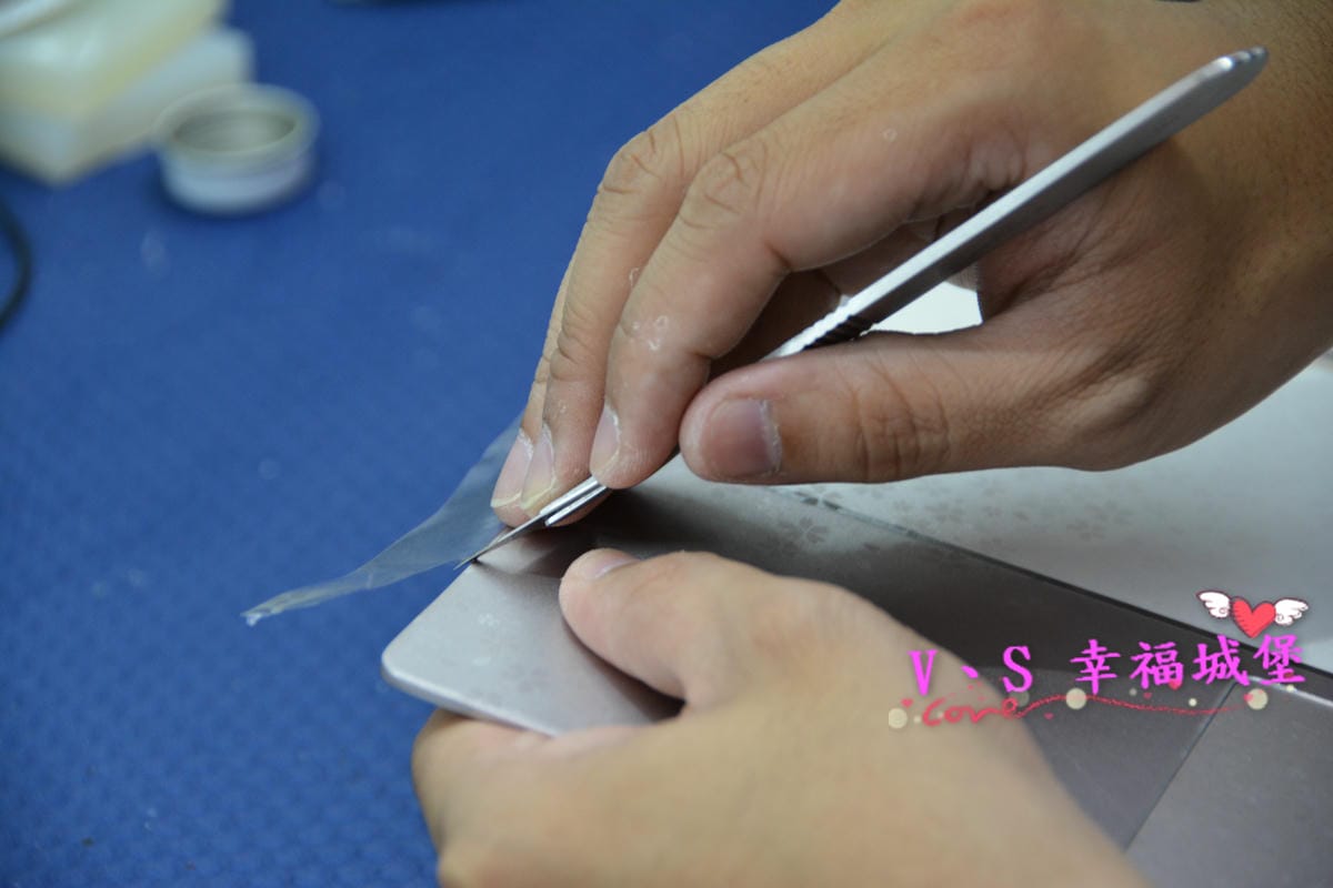 【筆電包膜分享】公館手機包膜 研膜工業 專業細心包膜,讓我的筆電多了一份低調奢華美,不再擔心髒汙、刮痕上筆電身 - 第34張圖 【筆電包膜分享】公館手機包膜 研膜工業 專業細心包膜,讓我的筆電多了一份低調奢華美,不再擔心髒汙、刮痕上筆電身