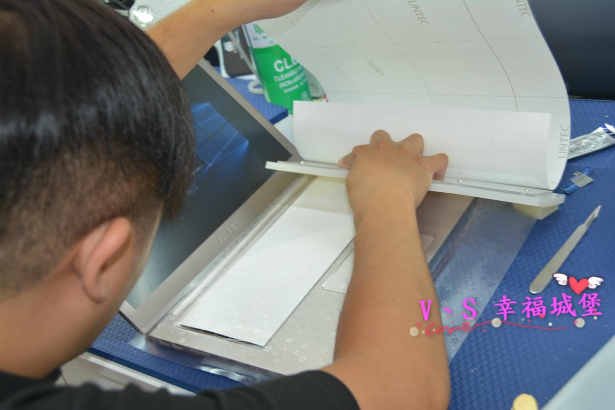 【筆電包膜分享】公館手機包膜 研膜工業 專業細心包膜,讓我的筆電多了一份低調奢華美,不再擔心髒汙、刮痕上筆電身 - 第31張圖 【筆電包膜分享】公館手機包膜 研膜工業 專業細心包膜,讓我的筆電多了一份低調奢華美,不再擔心髒汙、刮痕上筆電身