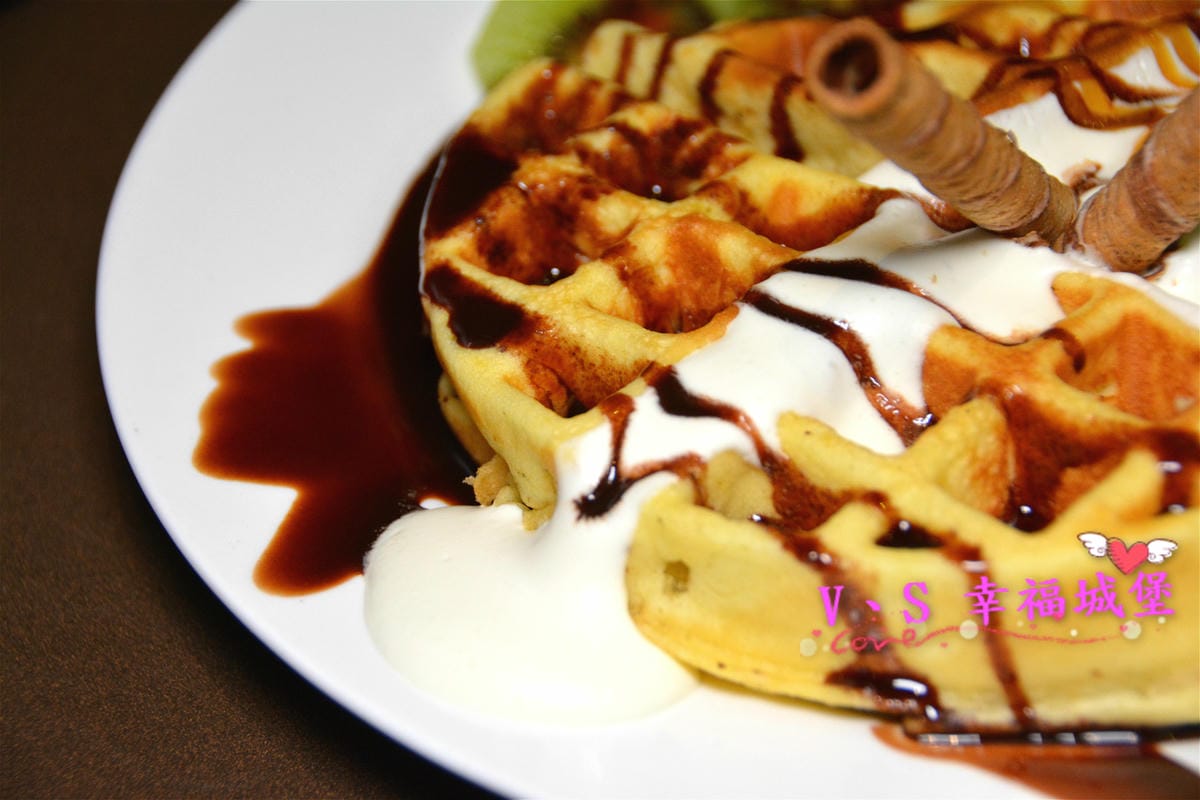 【新北美食】新莊銅板美食 莫札特咖啡早午餐&西點小舖 平價大份量的餐點、自製好吃的甜點、隱藏版菜單,是個喝咖啡、吃早午餐的好地方