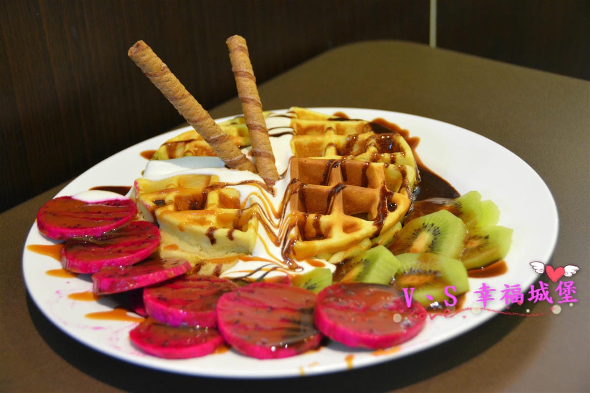 【新北美食】新莊銅板美食 莫札特咖啡早午餐&西點小舖 平價大份量的餐點、自製好吃的甜點、隱藏版菜單,是個喝咖啡、吃早午餐的好地方