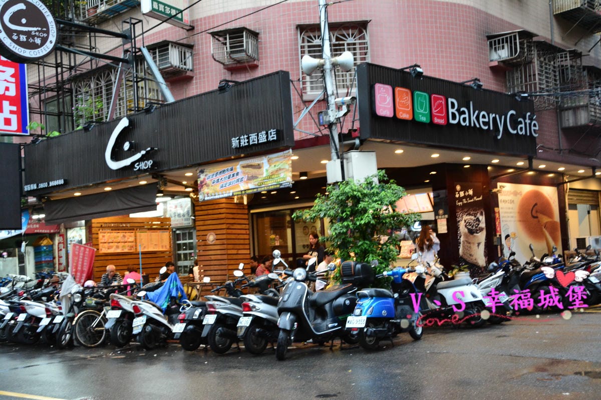 【新北美食】新莊銅板美食 莫札特咖啡早午餐&西點小舖 平價大份量的餐點、自製好吃的甜點、隱藏版菜單,是個喝咖啡、吃早午餐的好地方