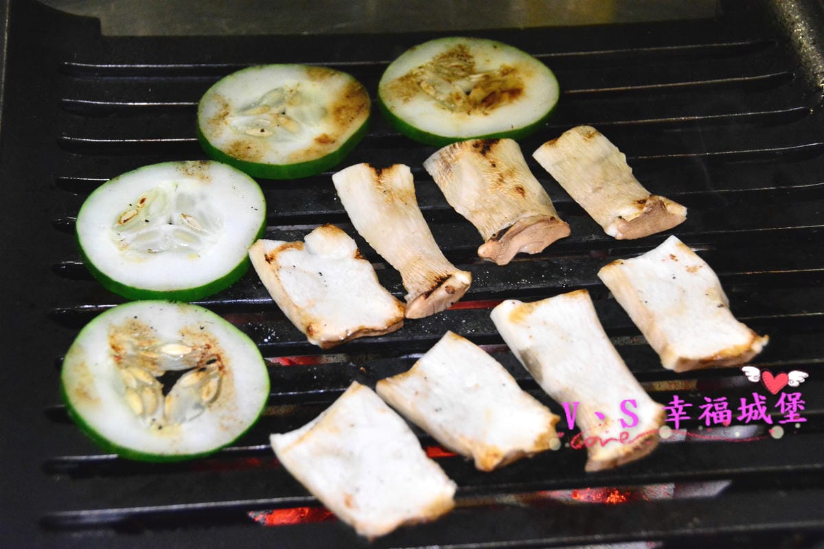 【台北美食】國父紀念館燒肉 燒桶子韓風立燒 讓你動口不 【台北美食】國父紀念館燒肉 燒桶子韓風立燒 讓你動口不