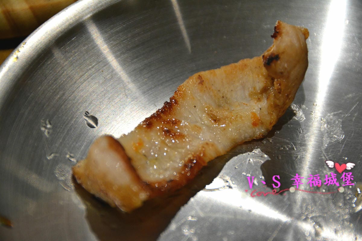 【新北美食】MANNA 만나 韓式烤肉專門店 美魔女韓國老闆娘,韓式烤肉、超棒海鮮湯麵,不用到韓國在板橋就可以吃到道地韓式料理 - 第36張圖 【新北美食】MANNA 만나 韓式烤肉專門店 美魔女韓國老闆娘,韓式烤肉、超棒海鮮湯麵,不用到韓國在板橋就可以吃到道地韓式料理