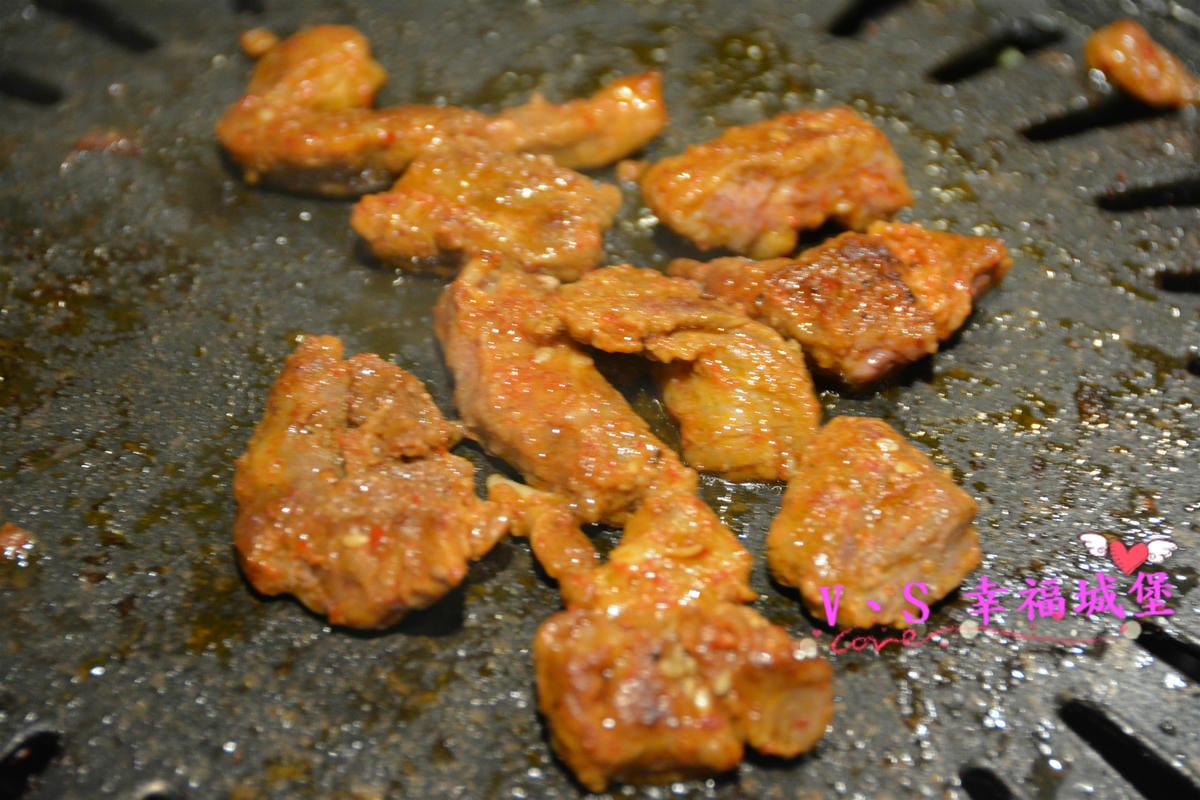 【新北美食】MANNA 만나 韓式烤肉專門店 美魔女韓國老闆娘,韓式烤肉、超棒海鮮湯麵,不用到韓國在板橋就可以吃到道地韓式料理 - 第40張圖 【新北美食】MANNA 만나 韓式烤肉專門店 美魔女韓國老闆娘,韓式烤肉、超棒海鮮湯麵,不用到韓國在板橋就可以吃到道地韓式料理