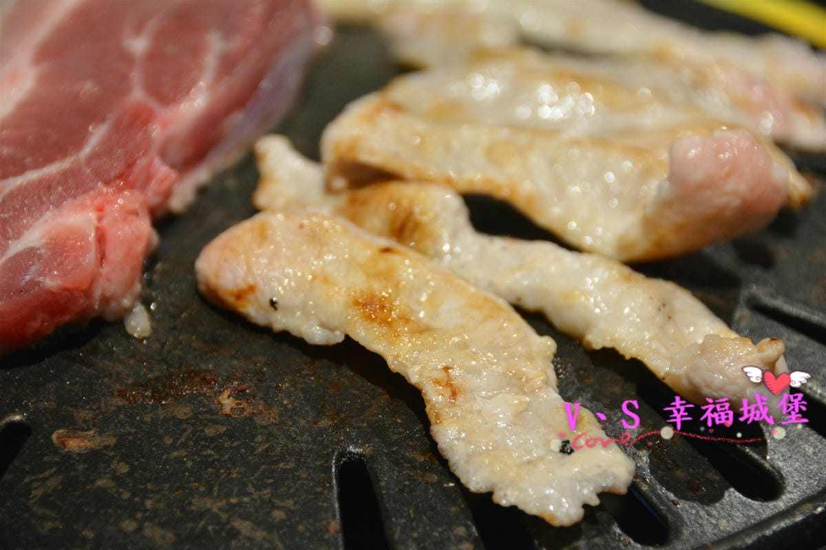 【新北美食】MANNA 만나 韓式烤肉專門店 美魔女韓國老闆娘,韓式烤肉、超棒海鮮湯麵,不用到韓國在板橋就可以吃到道地韓式料理 - 第35張圖 【新北美食】MANNA 만나 韓式烤肉專門店 美魔女韓國老闆娘,韓式烤肉、超棒海鮮湯麵,不用到韓國在板橋就可以吃到道地韓式料理