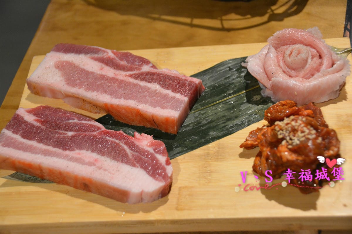 【新北美食】MANNA 만나 韓式烤肉專門店 美魔女韓國老闆娘,韓式烤肉、超棒海鮮湯麵,不用到韓國在板橋就可以吃到道地韓式料理 - 第27張圖 【新北美食】MANNA 만나 韓式烤肉專門店 美魔女韓國老闆娘,韓式烤肉、超棒海鮮湯麵,不用到韓國在板橋就可以吃到道地韓式料理