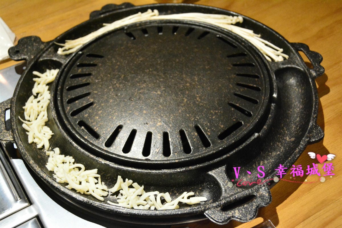 【新北美食】MANNA 만나 韓式烤肉專門店 美魔女韓國老闆娘,韓式烤肉、超棒海鮮湯麵,不用到韓國在板橋就可以吃到道地韓式料理 - 第21張圖 【新北美食】MANNA 만나 韓式烤肉專門店 美魔女韓國老闆娘,韓式烤肉、超棒海鮮湯麵,不用到韓國在板橋就可以吃到道地韓式料理