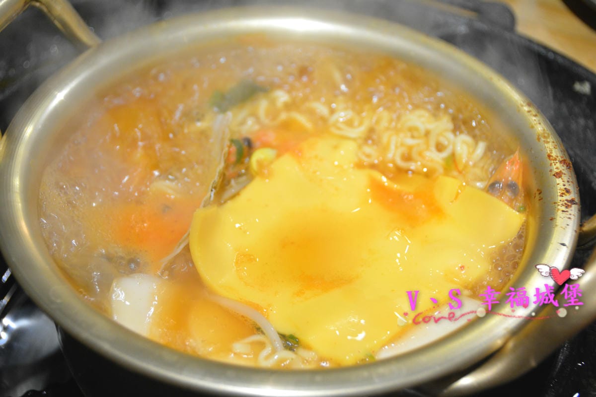 【新北美食】MANNA 만나 韓式烤肉專門店 美魔女韓國老闆娘,韓式烤肉、超棒海鮮湯麵,不用到韓國在板橋就可以吃到道地韓式料理 - 第52張圖 【新北美食】MANNA 만나 韓式烤肉專門店 美魔女韓國老闆娘,韓式烤肉、超棒海鮮湯麵,不用到韓國在板橋就可以吃到道地韓式料理